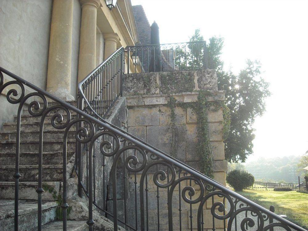 Chateau Les Merles Et Ses Villas Mouleydier Exterior foto