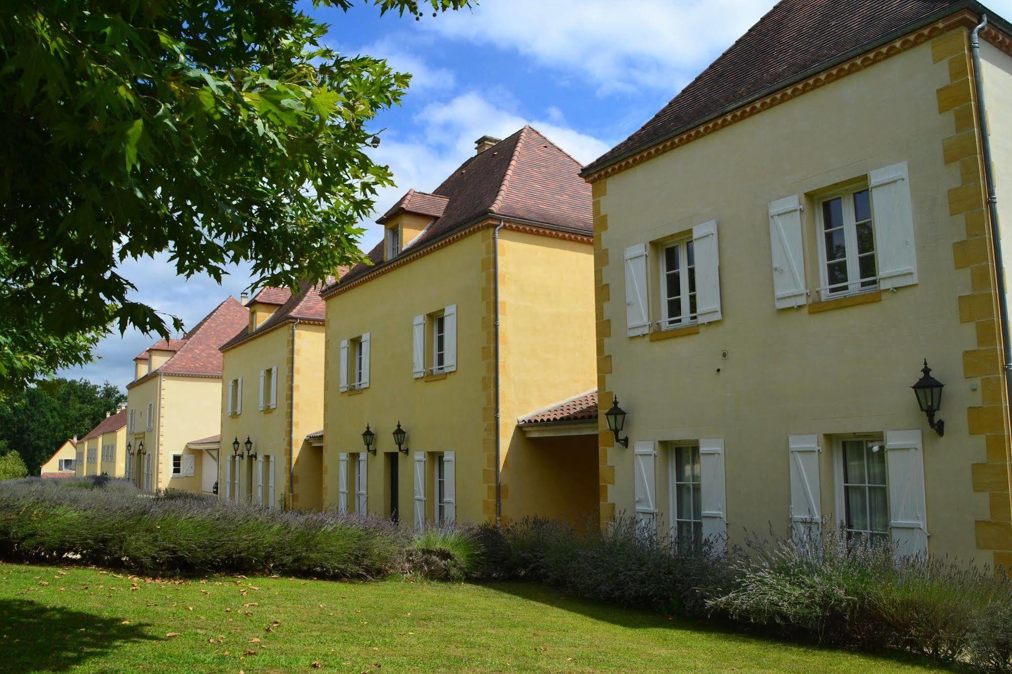 Chateau Les Merles Et Ses Villas Mouleydier Exterior foto