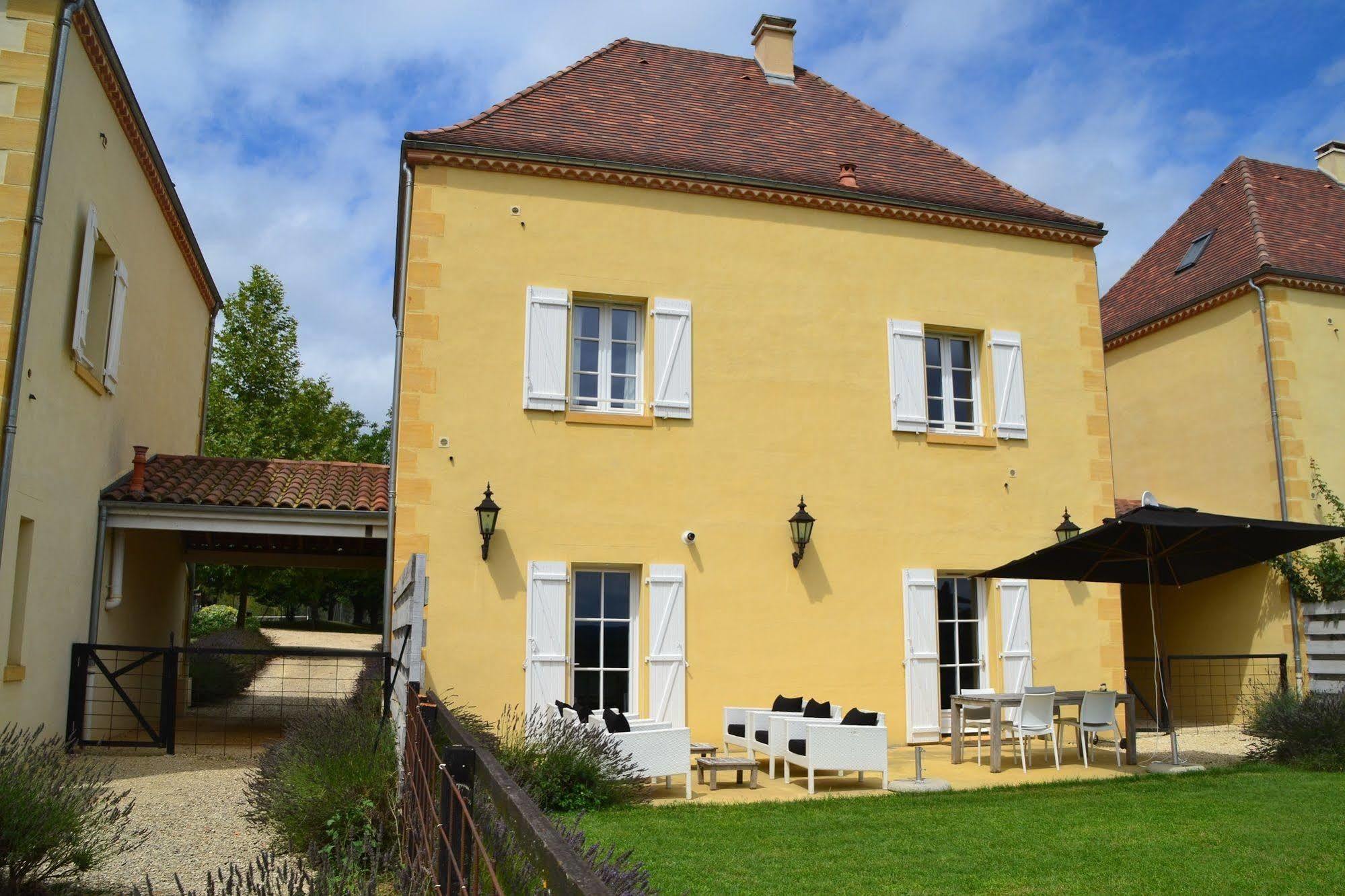 Chateau Les Merles Et Ses Villas Mouleydier Exterior foto